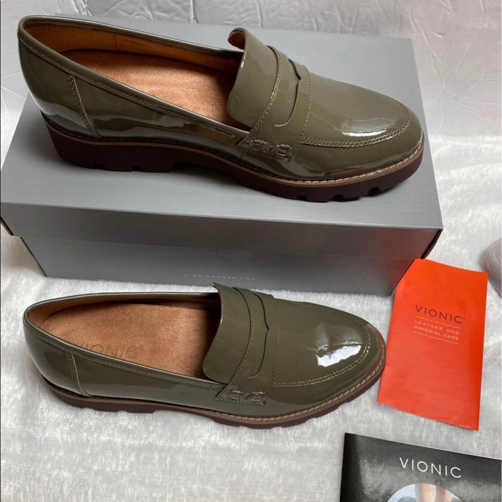 Vionic Cheryl  Patent Leather Penny Loafers Size 7 M olive color new